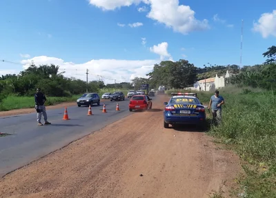 Trecho da BR 343 onde ocorreu a erosão