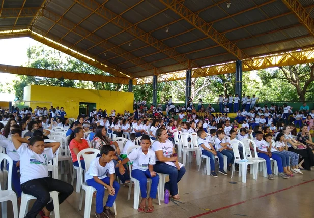 Estudantes participam de lançamento de projeto em Altos
