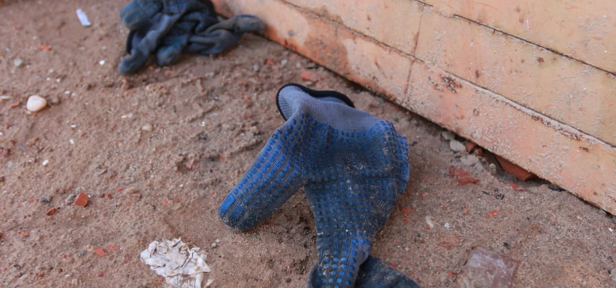 Luvas utilizadas por um dos criminosos