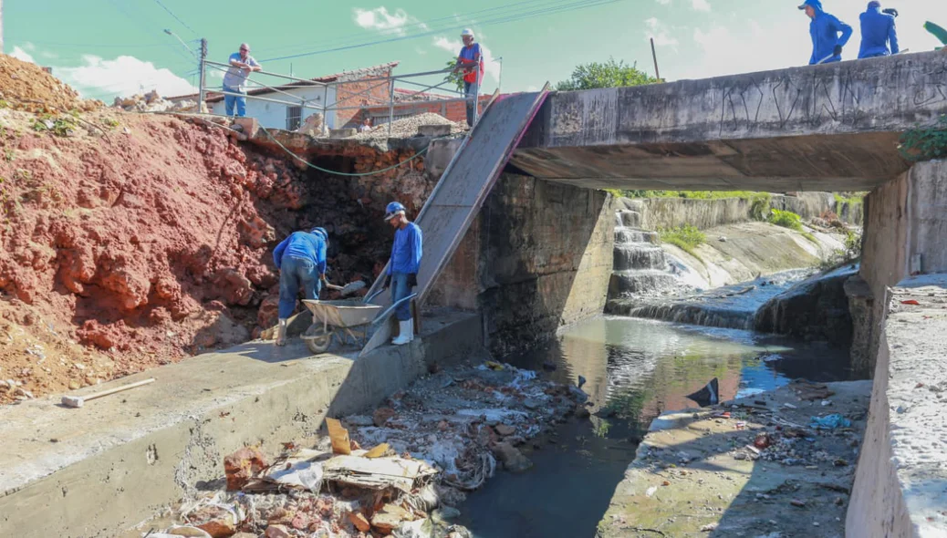 Obra de galeria no bairro Comprida em Teresina