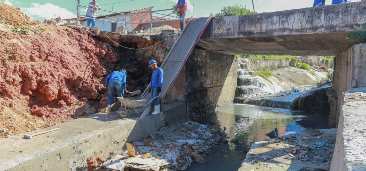 Obra de galeria no bairro Comprida em Teresina
