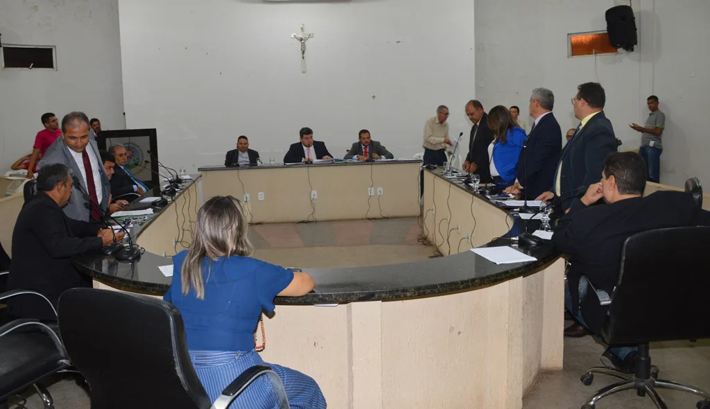 Projeto foi aprovado com nove votos a favor e cinco contra