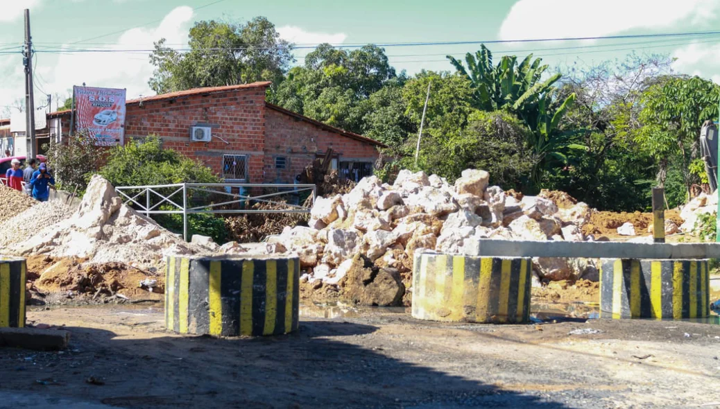 Rua Monsenhor Zaul Pedreira, na zona sudeste de Teresina está inteditada