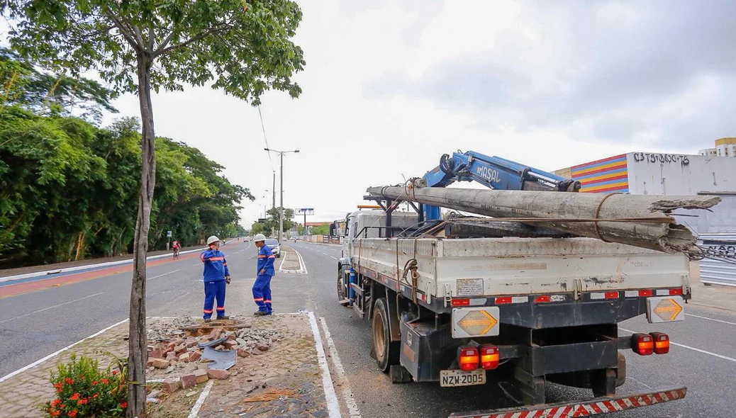 O acidente aconteceu na avenida Raul Lopes