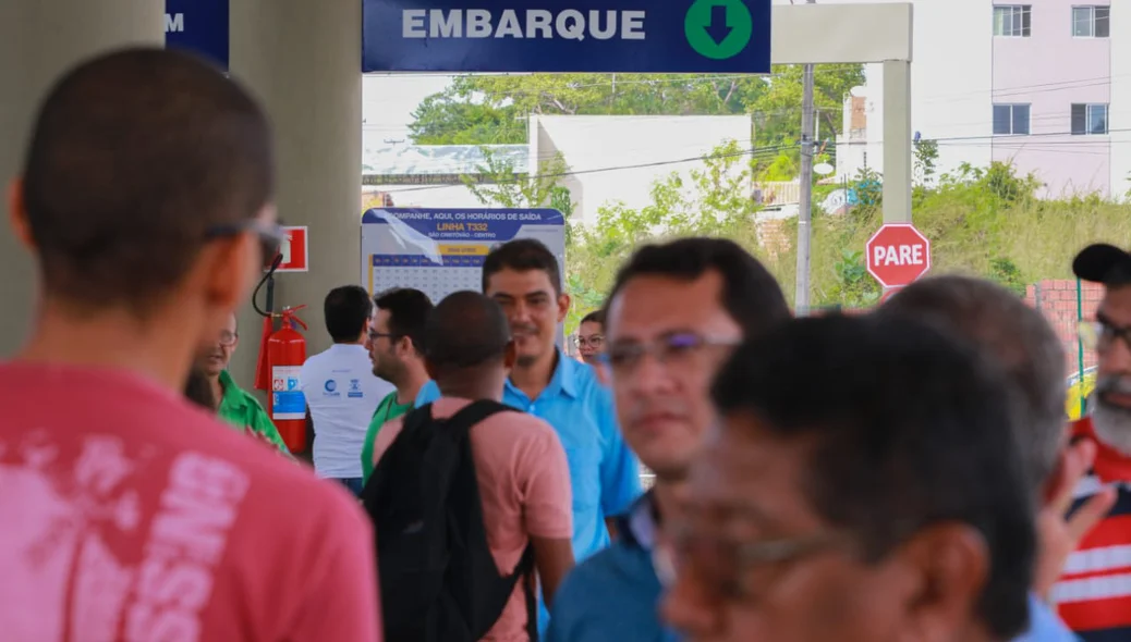 Usuários no Terminal do Zoobotânico 