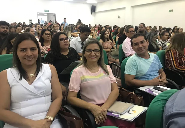 Elizângela Amorim é eleita para cargo no COSEMS