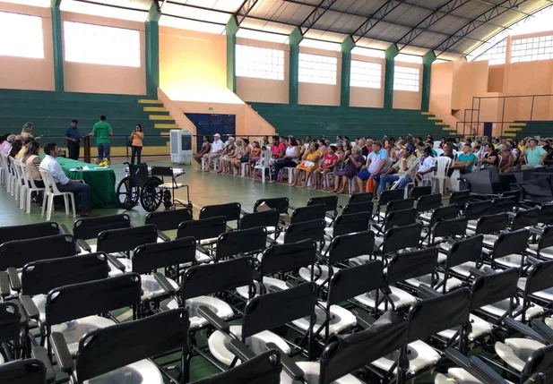 Entrega de equipamentos ortopédicos em Esperantina