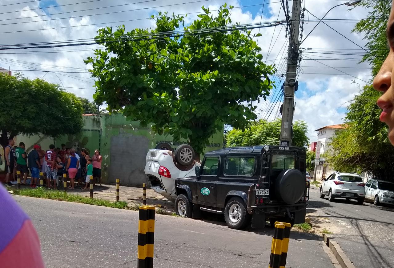 Mulher e criança ficam feridas após colisão no bairro Vermelha