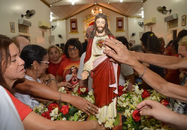 Picoenses celebram devoção ao Sagrado Coração de Jesus