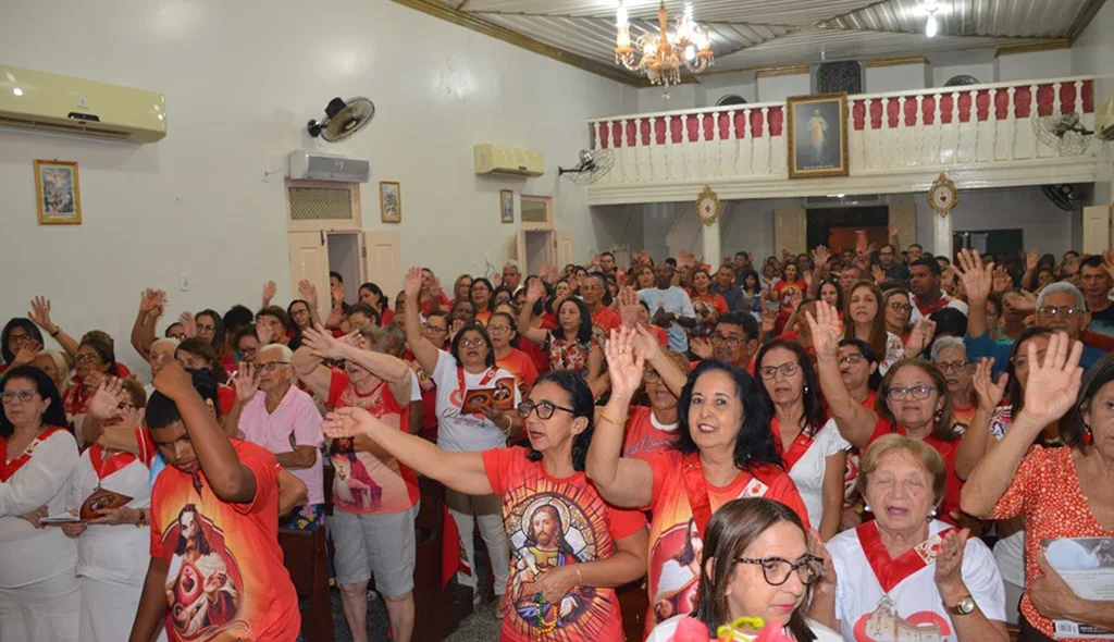 Devotos participam da celebração