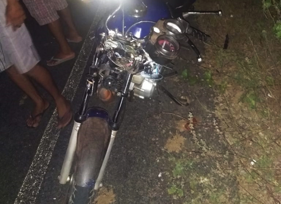 Moto ficou destruída