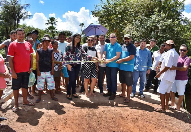 Prefeito Junior Percy inaugura ponte de concreto na zona rural de Buriti dos Lopes