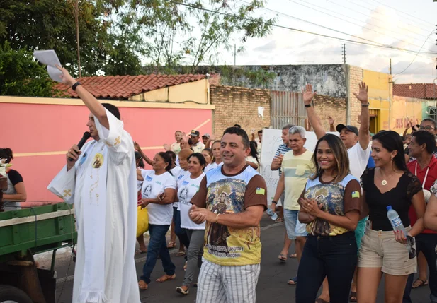 Prefeito Professor Ribinha participa de Procissão de Carroceiros em Campo Maior