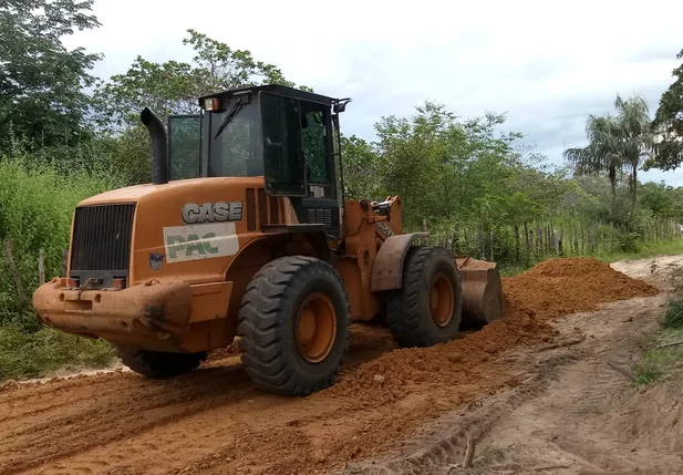 Prefeitura de Cocal trabalha na recuperação de estradas