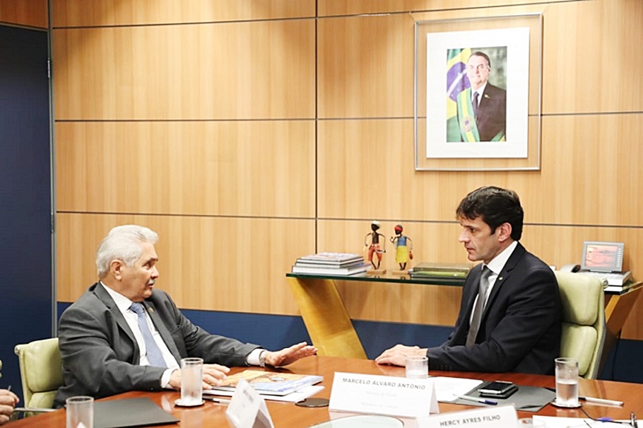 Senador Elmano e ministro Marcelo Álvaro