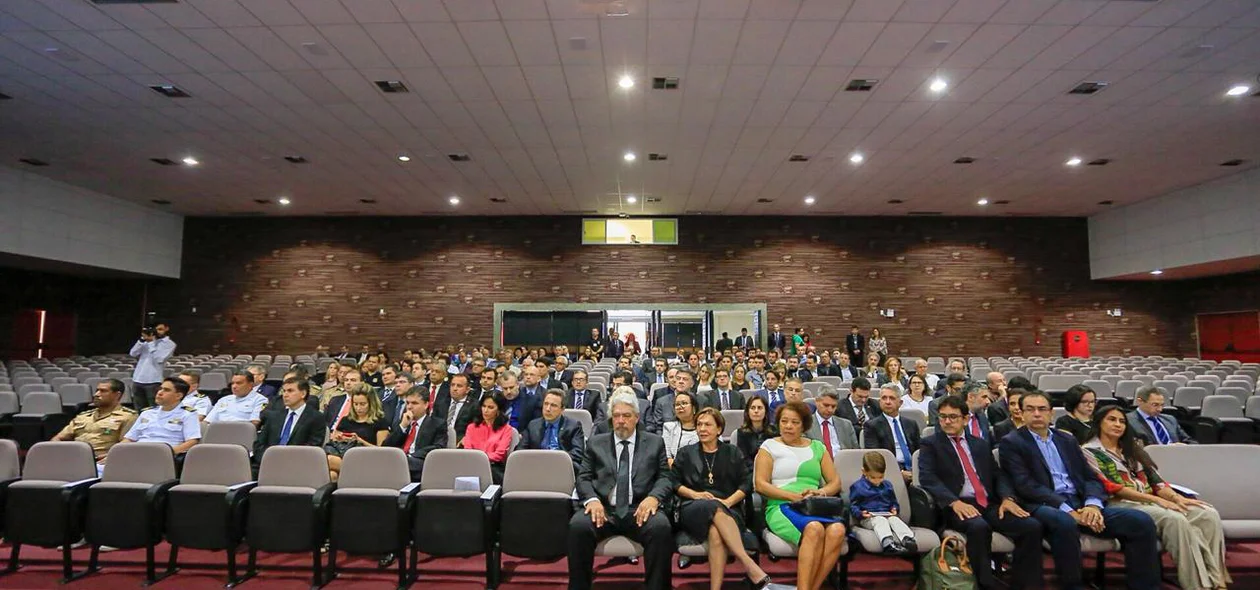 Autoridades marcaram presença na posse de Mariana Paranhos como superintendente da PF