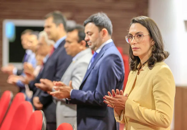 Mariana Paranhos toma posse como superintendente da PF