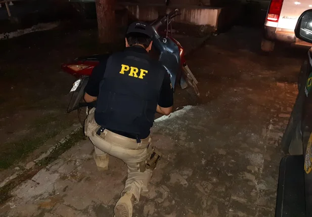 Motocicleta recuperada pela PRF