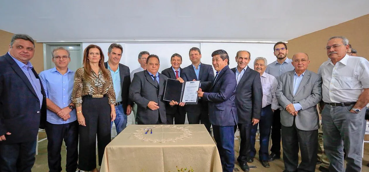 Assinatura de ordem de serviço para construção de ponte no Piauí