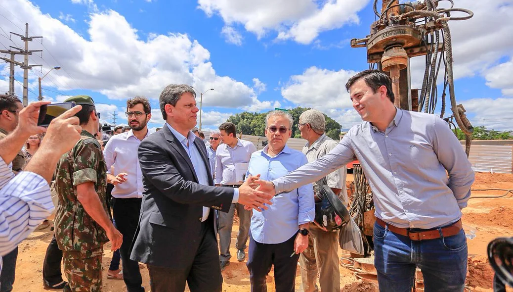 Ministro Tarcísio Freitas visita obras do viadulto do Mercado do Peixe