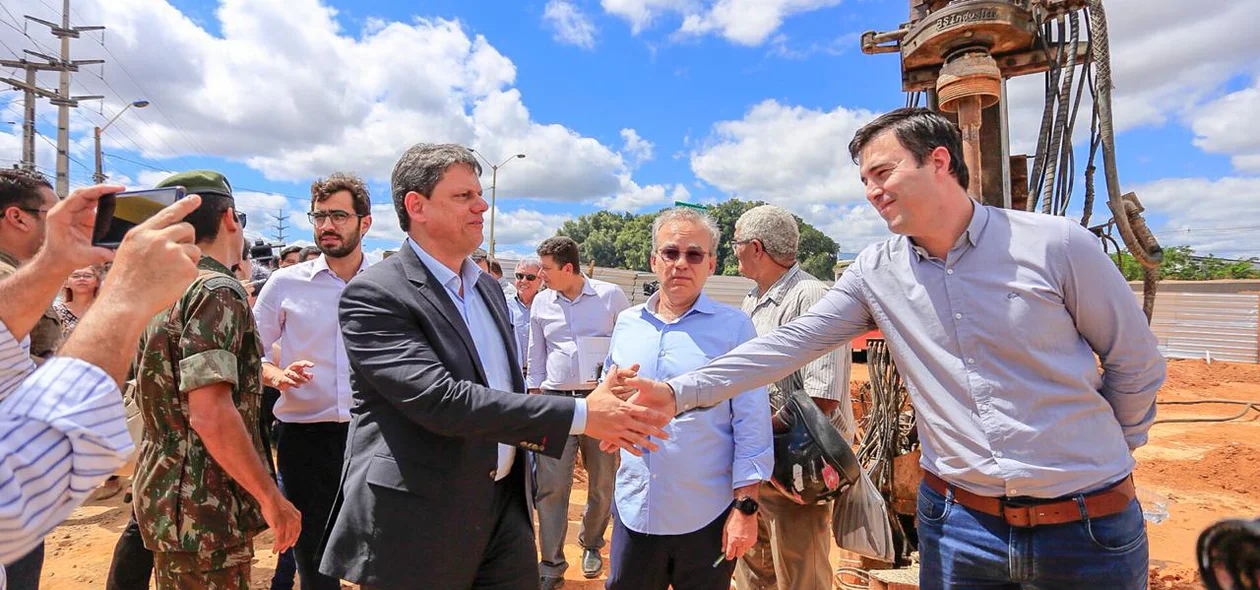 Ministro Tarcísio Freitas visita obras do viadulto do Mercado do Peixe