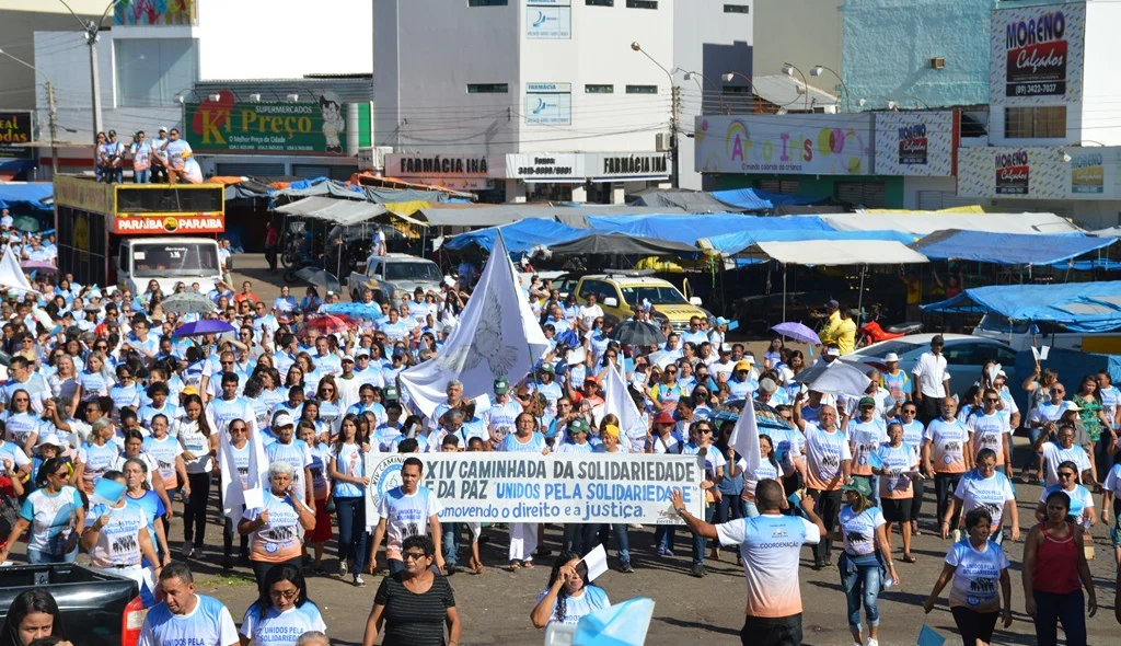 Caminhada chega a Igreja Catedral