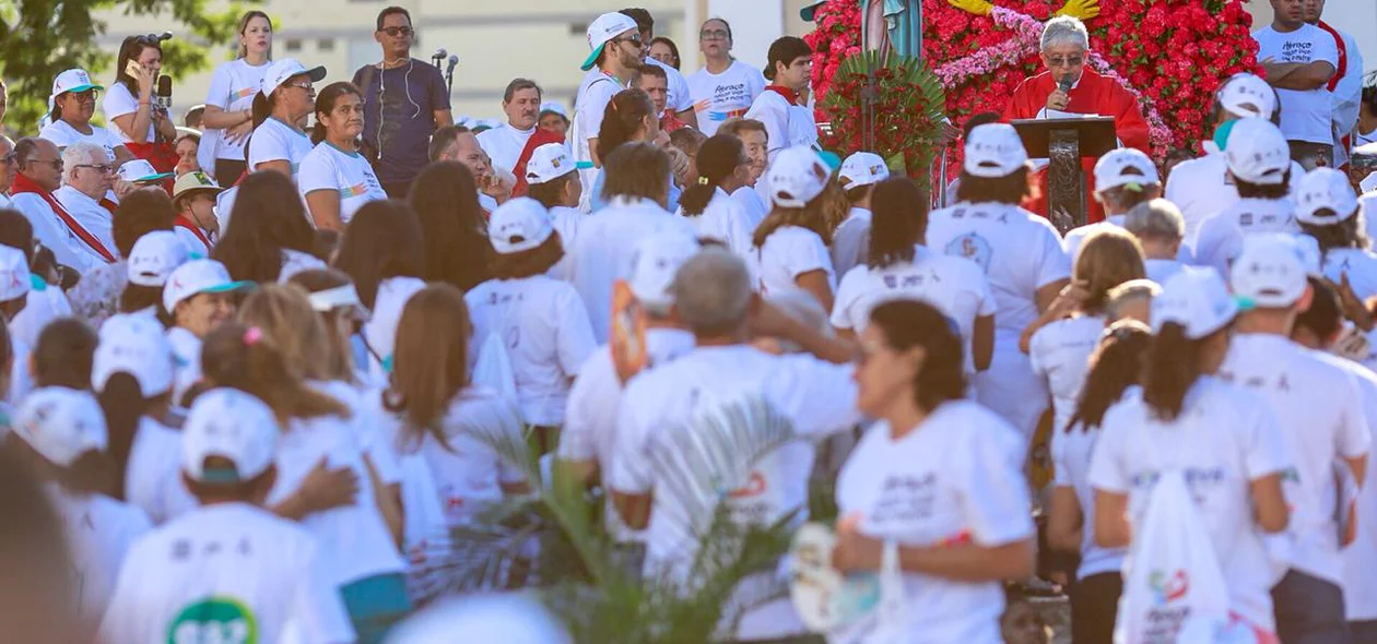 Católicos participam da 24ª Caminhada da Fraternidade
