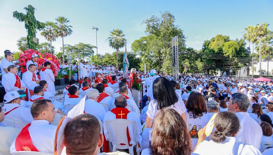 Cristãos na missa antes da 24ª Caminhada da Fraternidade