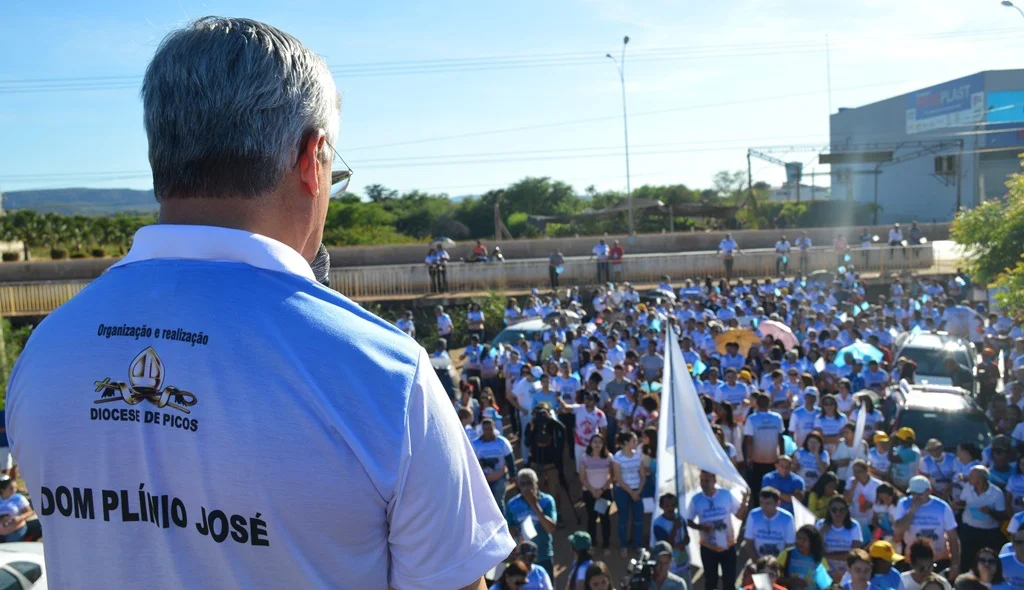 Dom Plínio faz abertura da Caminhada da Paz