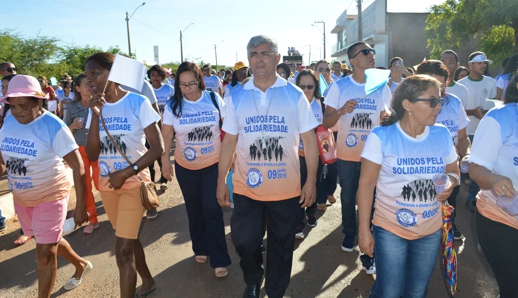 Dom Plínio participa da caminhada