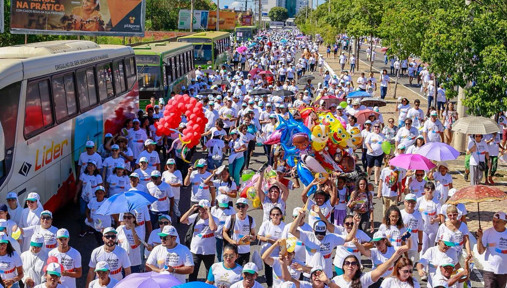 Fiéis participam da 24ª Caminhada da Fraternidade