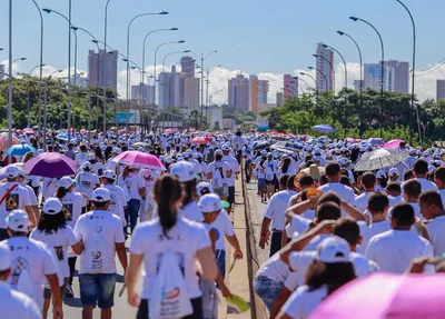 Milhares de cristãos participam da 24ª Caminhada da Fraternidade