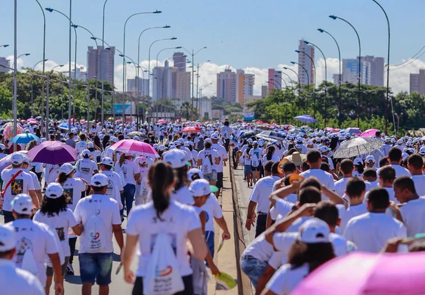 Milhares de cristãos participam da 24ª Caminhada da Fraternidade