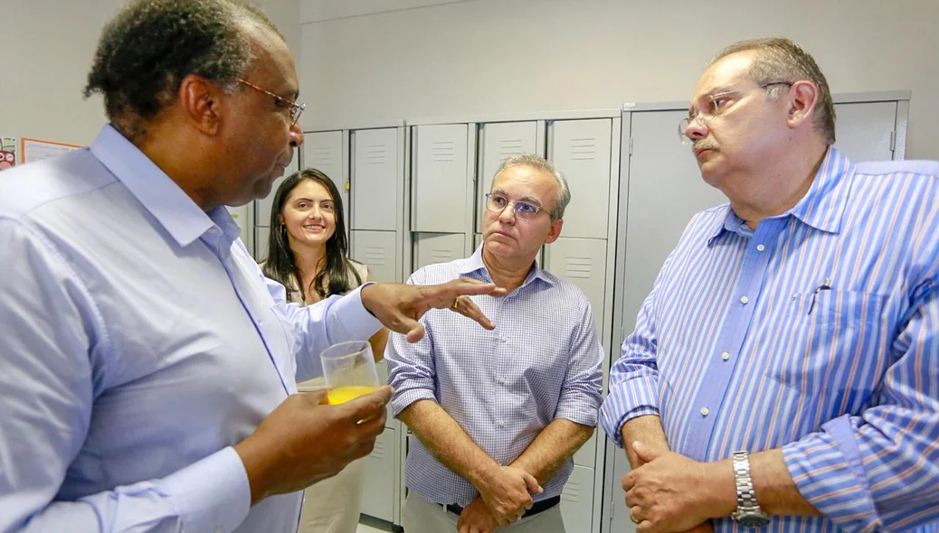 Firmino Filho e Carlos Alberto Decotelli durante inauguração de escola