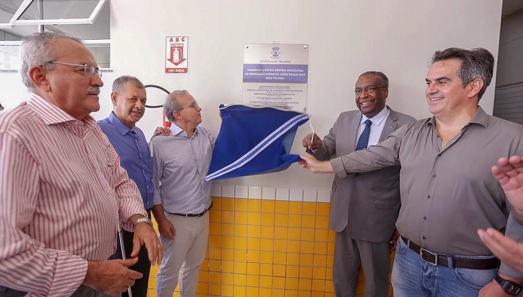 Prefeito Firmino inaugura creche em Teresina