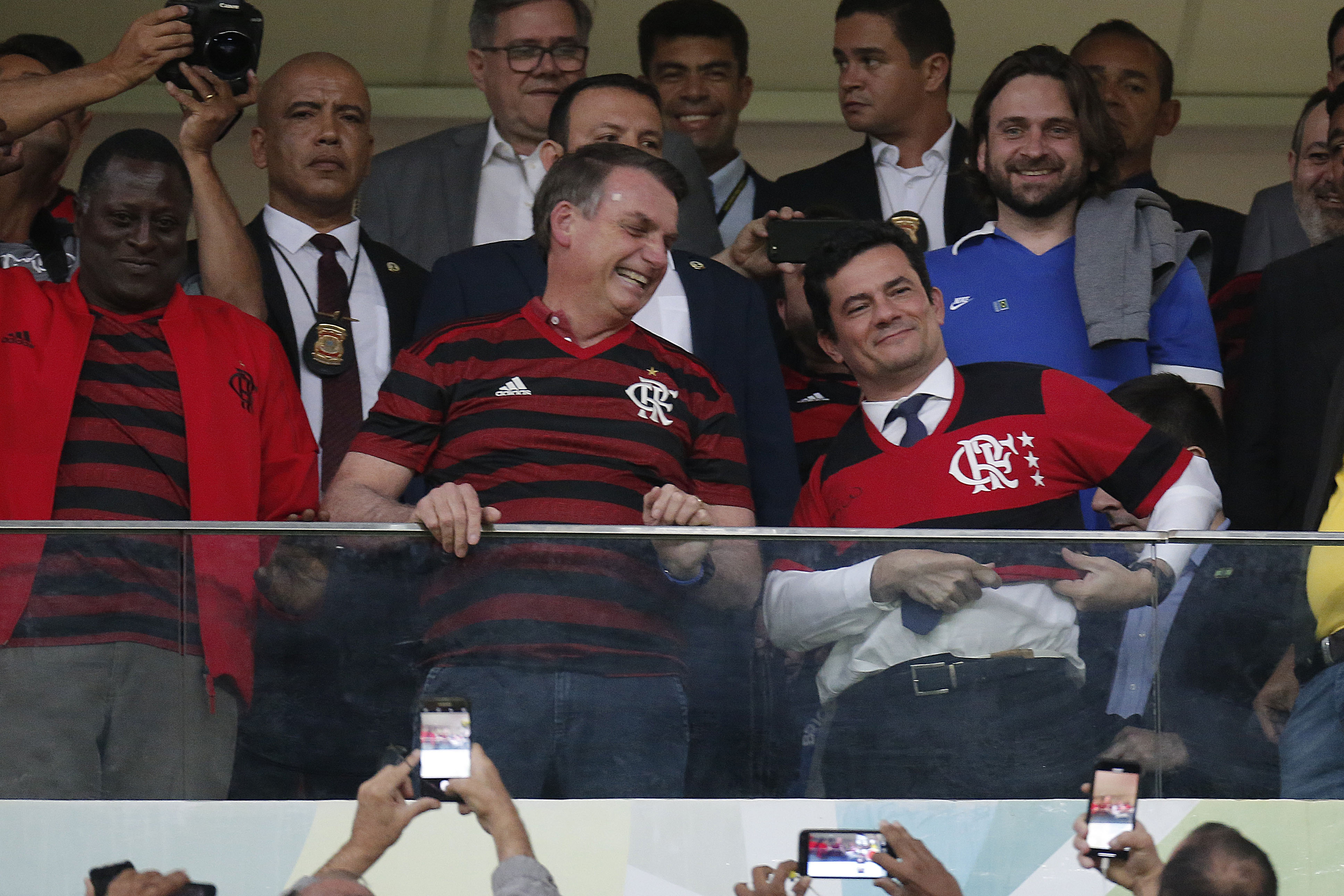 Bolsonaro e Moro assistindo ao jogo do Flamengo