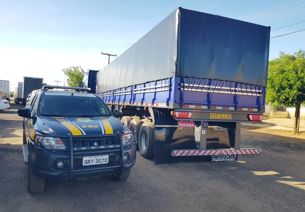 Caminhão que transportava a mercadoria