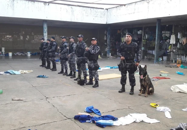 Policiais que participaram da ação