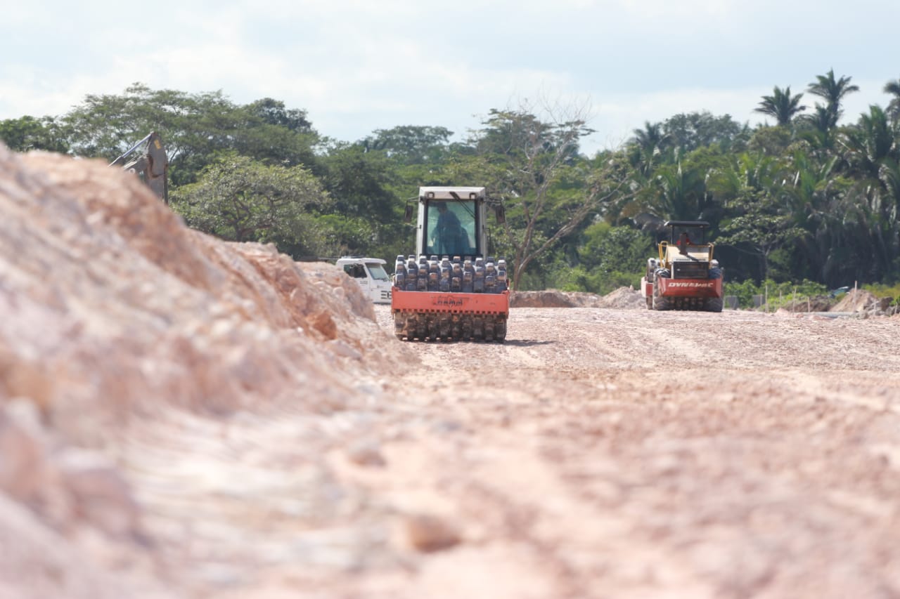 Trabalhadores em obra na zona leste de Teresina