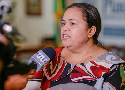 Elizângela Moura 
