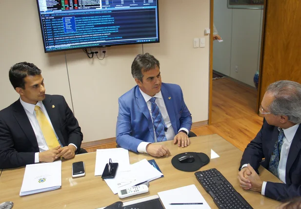 Encontro entre Ciro e Paulo Guedes