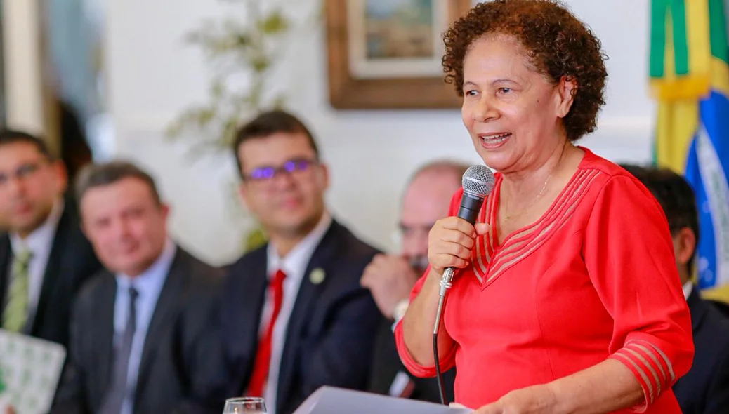 Vice-governadora Regina Sousa