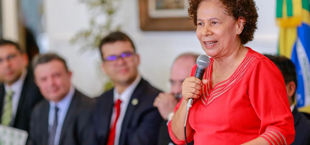 Vice-governadora Regina Sousa