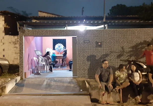 Casa onde o corpo de Francisco está sendo velado