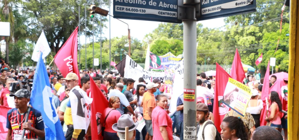 Manifestantes no centro de Teresina