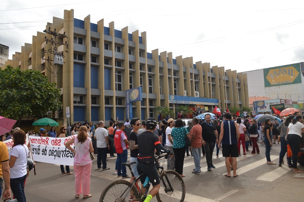 Protesto foi encerrado em frente agência do INSS
