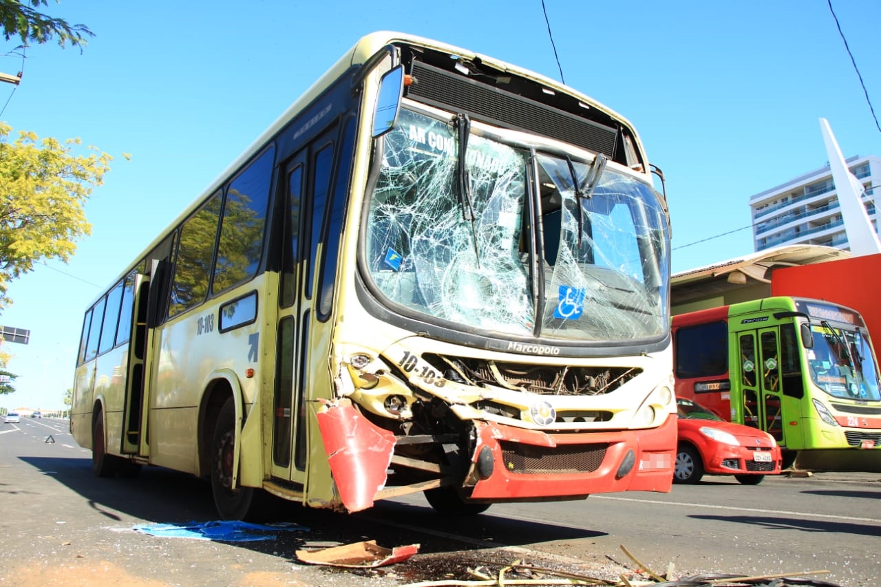 Ônibus envolvido no acidente