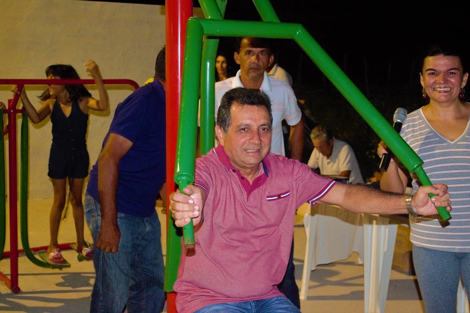 Prefeito Genival Bezerra inaugura academia ao ar livre em Joaquim Pires