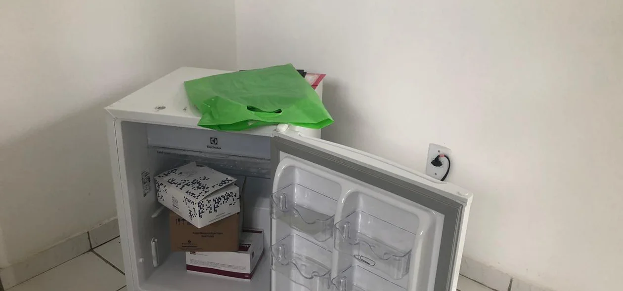Os bandidos levaram insulinas das geladeiras do posto de saúde