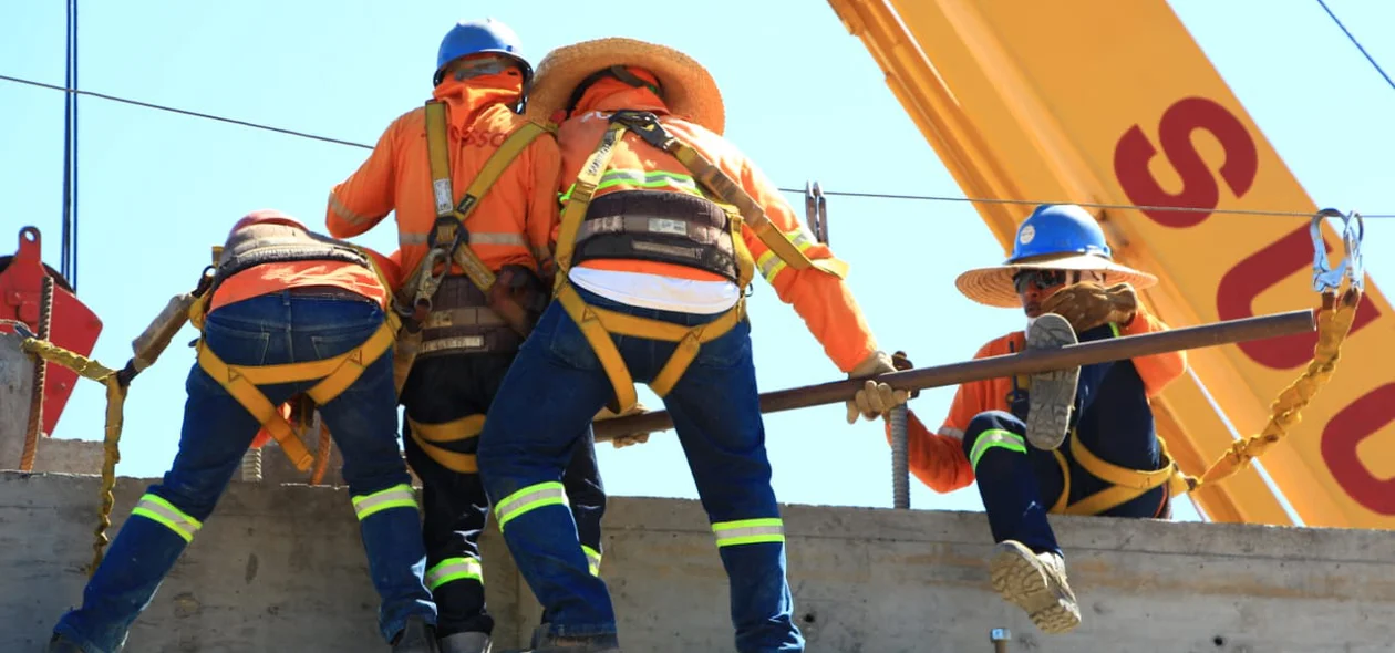 Trabalhadores na obra